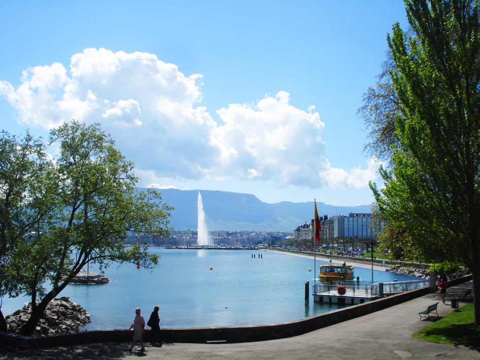 Lago Léman, ao fundo Chafariz (Jet d'eau) de Genebra
