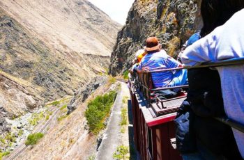 No teto do trem, no topo dos Andes: uma viagem maluca no Equador