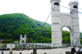 As belas Pontes de La Caille em Annecy: um brinde aos Alpes franceses