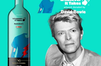 Vinho do cantor David Bowie, criado para a campanha internacional de solidariedade “Whatever it Takes”, se esgota em tres dia; saiba como encontrá-lo