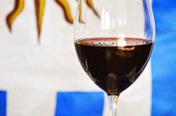 O vinho é declarado bebida nacional do Uruguai e ganha status de alimento.