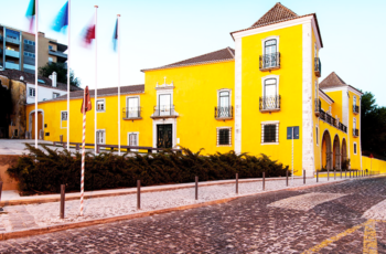 Conheça o Vila Galé Collection Palácio dos Arcos, de Oeiras, Lisboa, o único hotel com 5 estrelas e 50 poetas de Portugal – e talvez do mundo!