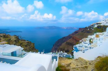 As belezas de Santorini, Grécia, seus deliciosos frutos do mar e os curiosos vinhedos circulares da uva Assyrtiko