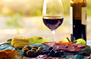 Saiu a programação oficial do evento “Vinhos no Castelo de Serpa”, no Alentejo, Portugal, com vinhos, queijos e muitas delícias